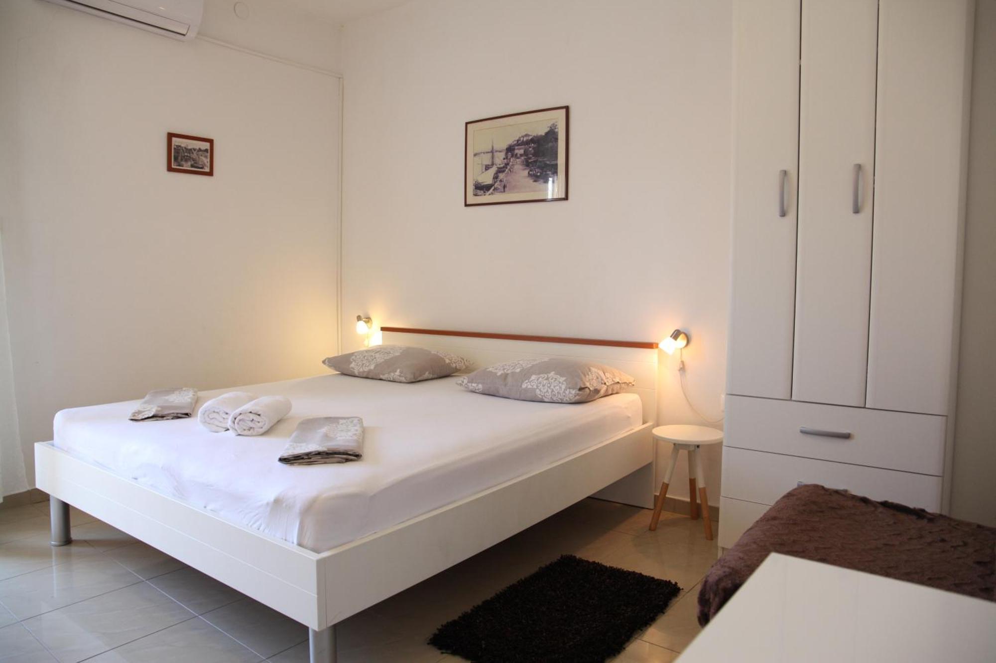 Gasthuis Apartments&rooms Kresan 3*