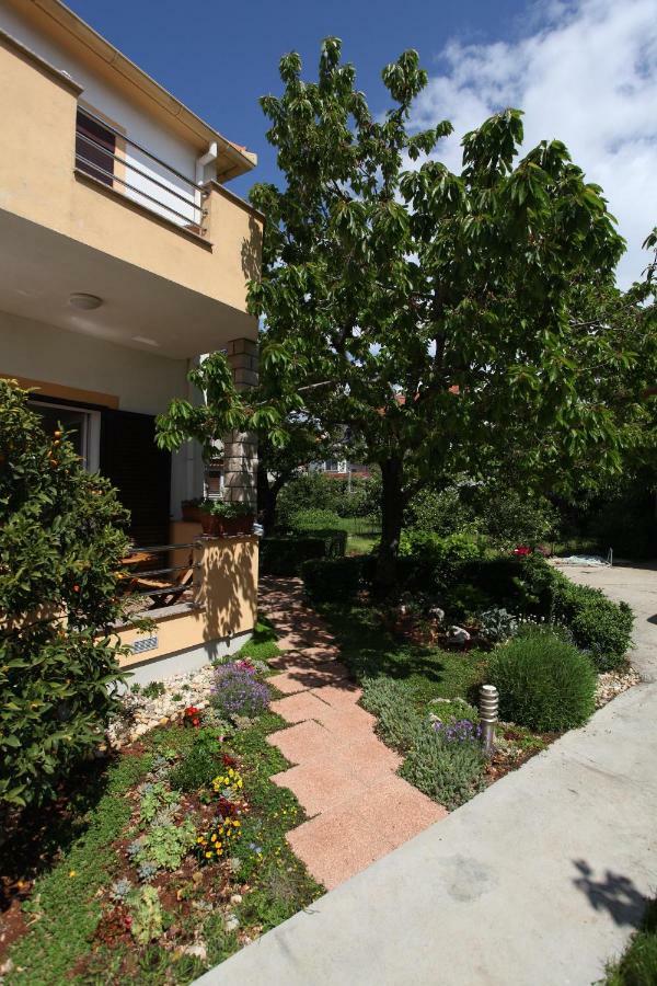Gasthuis Apartments&rooms Kresan 3*